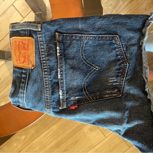 501 Levi Jean shorts💙 - Picture 2 of 4